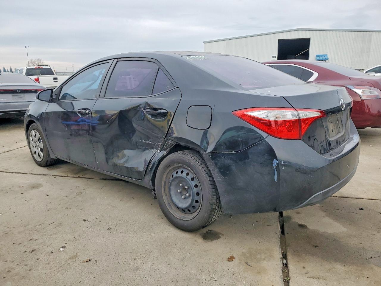 2014 TOYOTA COROLLA LE photo 2