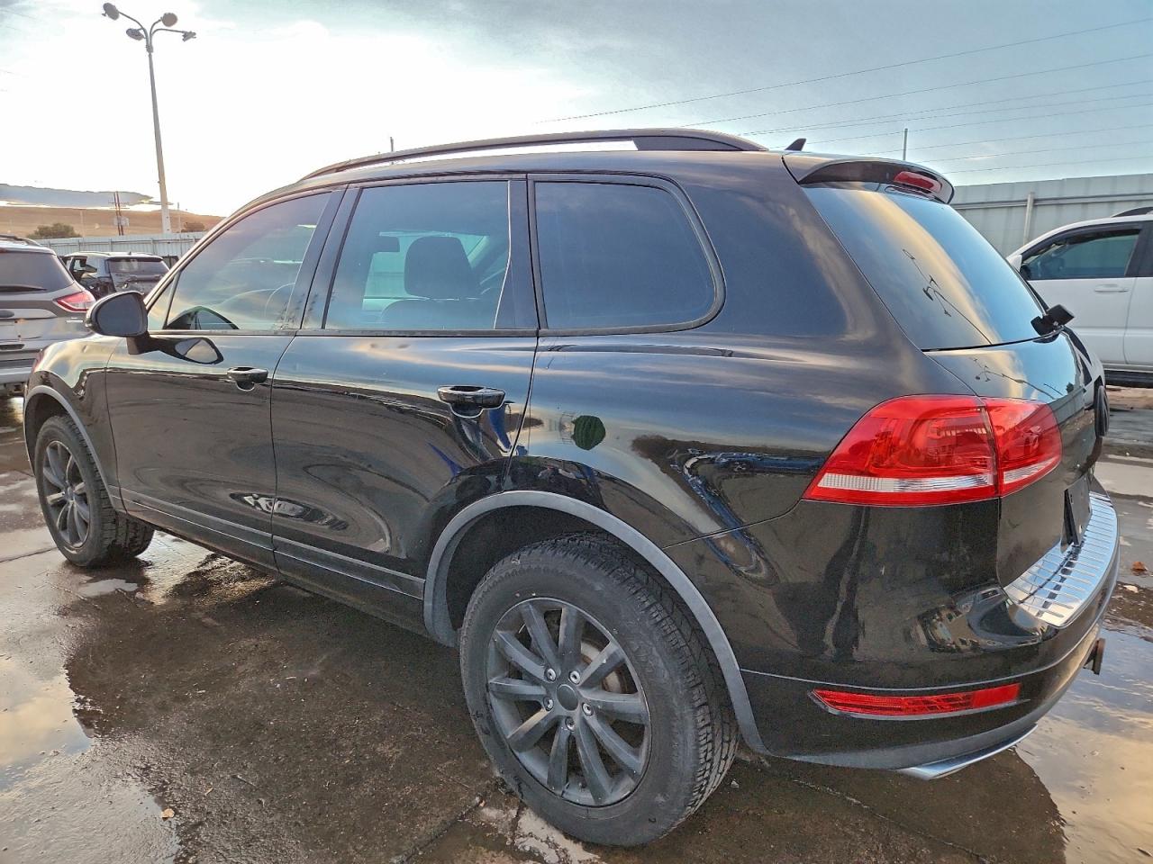 2011 VOLKSWAGEN TOUAREG V6 TDI photo 2