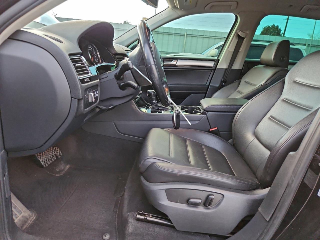 2011 VOLKSWAGEN TOUAREG V6 TDI photo 7