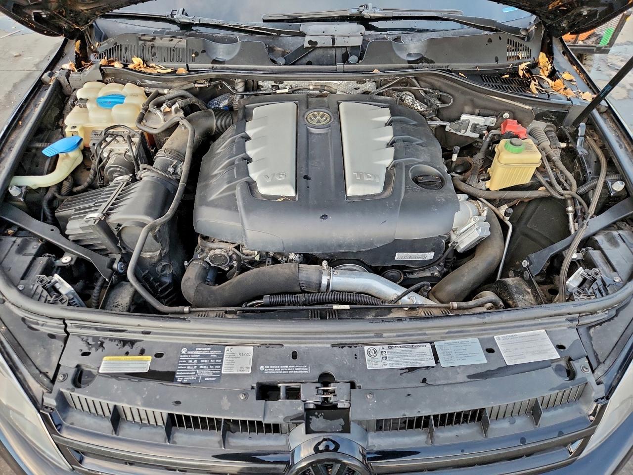 2011 VOLKSWAGEN TOUAREG V6 TDI photo 12