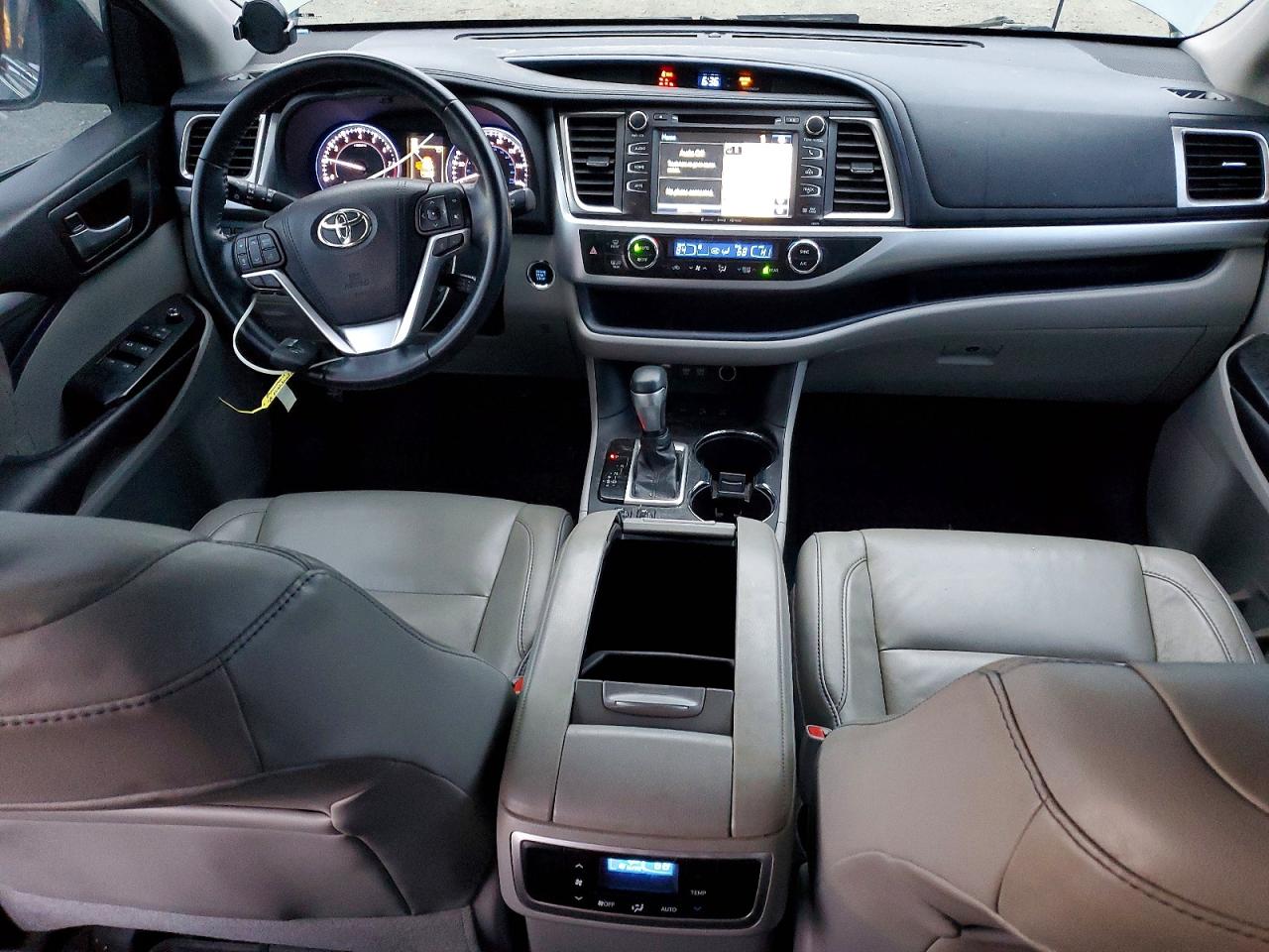 2018 TOYOTA HIGHLANDER SE photo 8