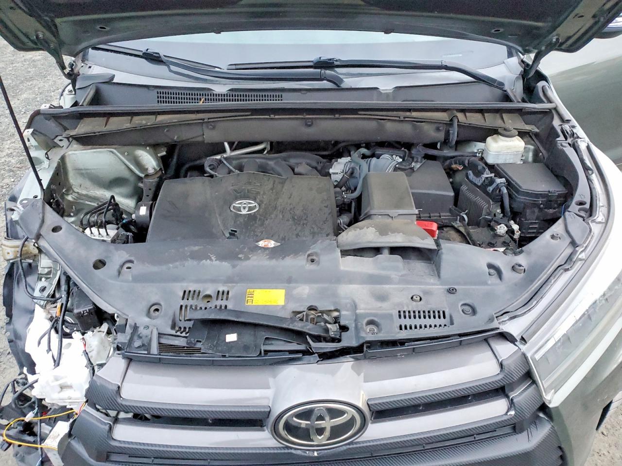 2018 TOYOTA HIGHLANDER SE photo 12