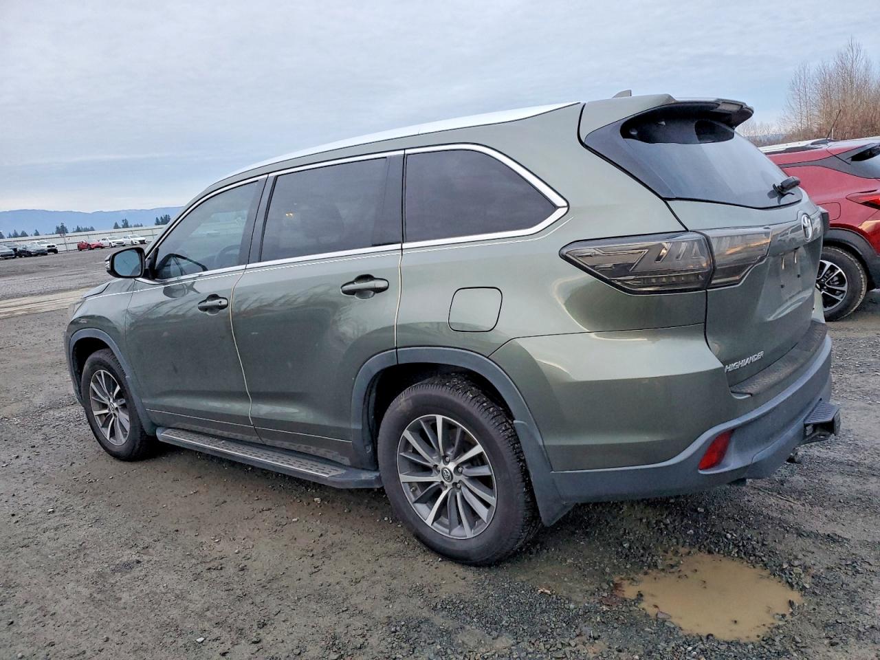 2018 TOYOTA HIGHLANDER SE photo 2