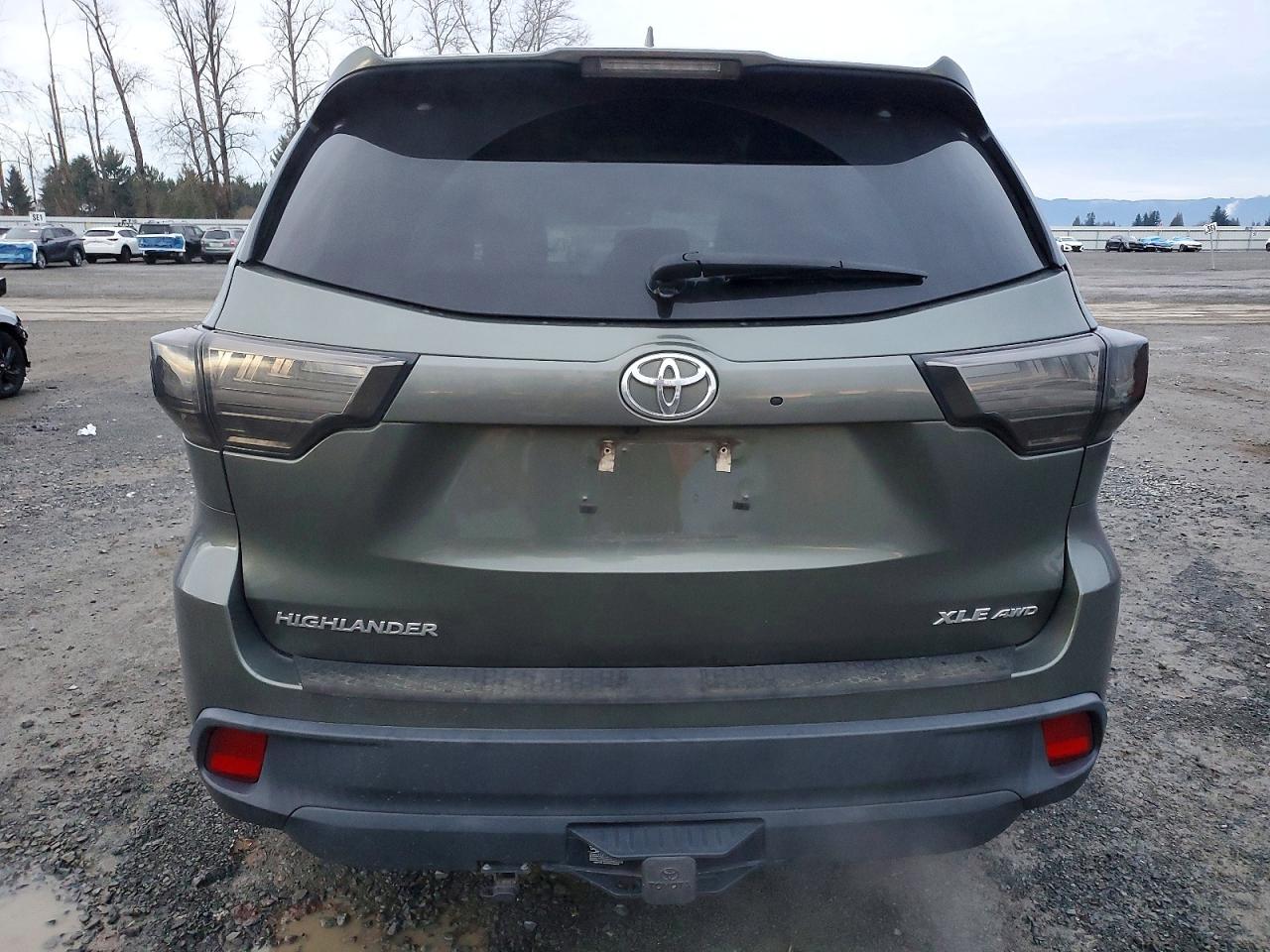 2018 TOYOTA HIGHLANDER SE photo 6