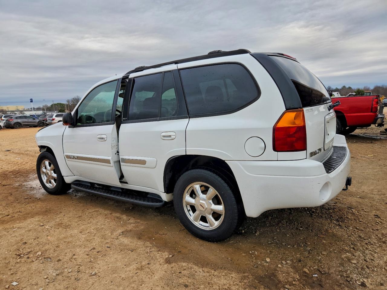 2004 GMC ENVOY photo 2