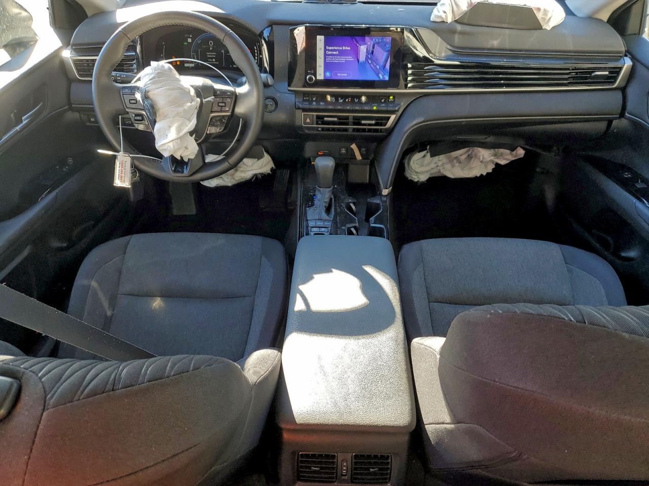 2025 TOYOTA CAMRY LE photo 8