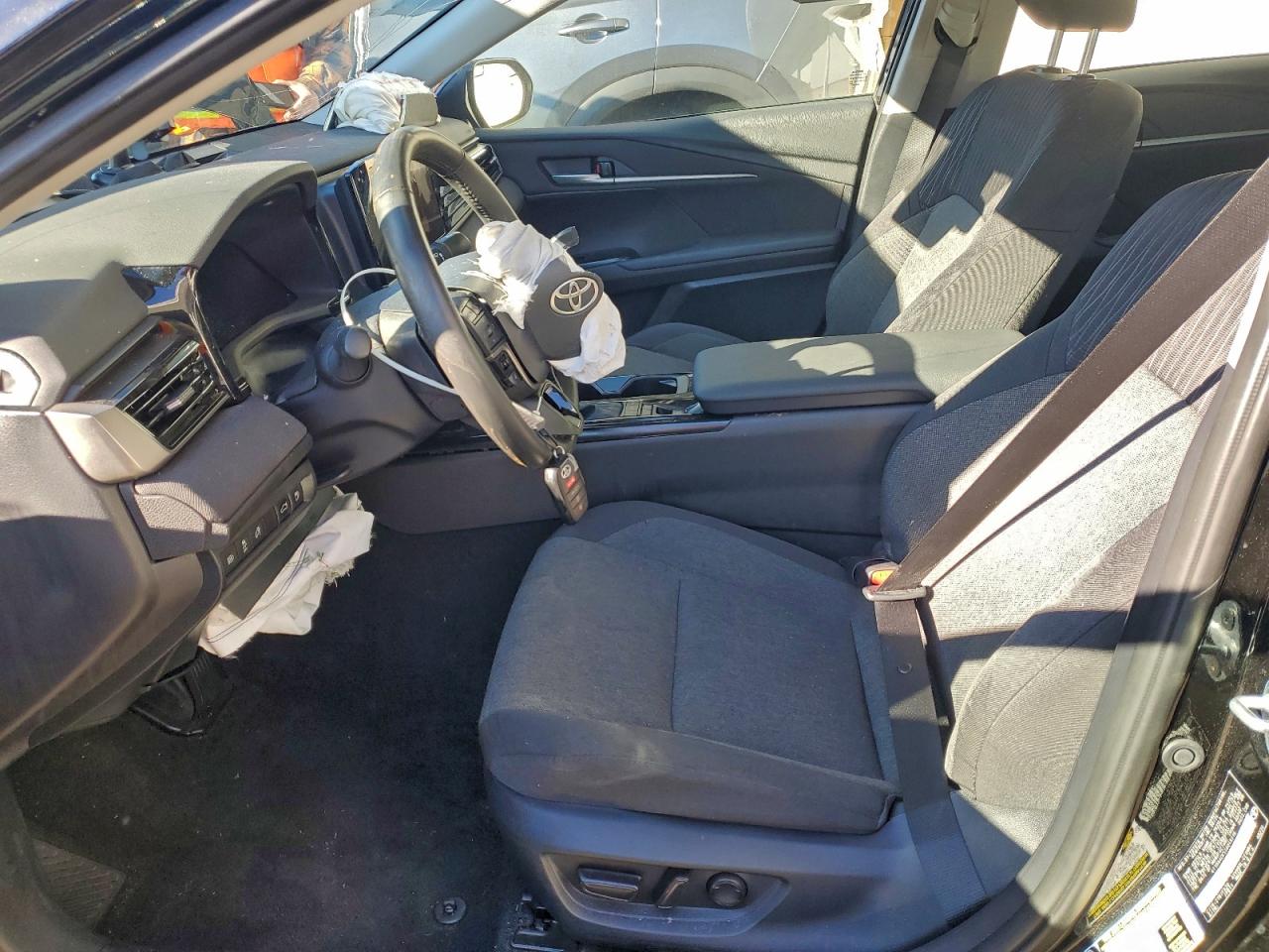 2025 TOYOTA CAMRY LE photo 7