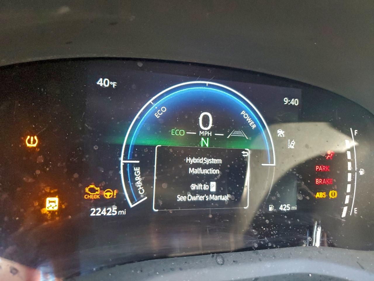 2025 TOYOTA CAMRY LE photo 9
