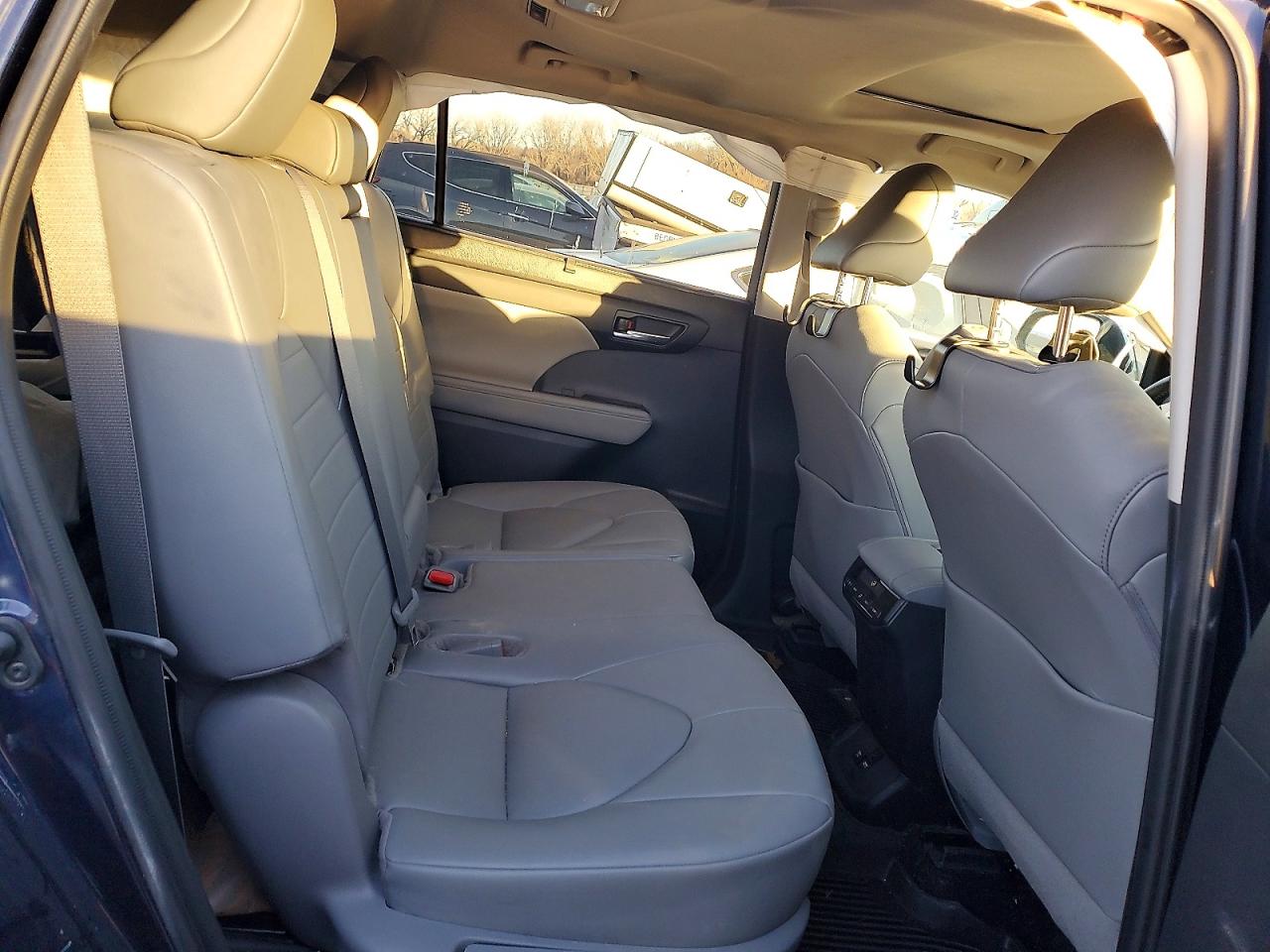 2021 TOYOTA HIGHLANDER HYBRID XLE photo 11