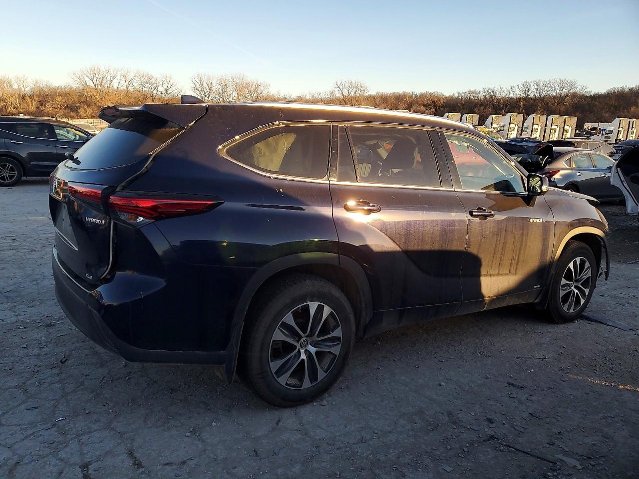 2021 TOYOTA HIGHLANDER HYBRID XLE photo 3
