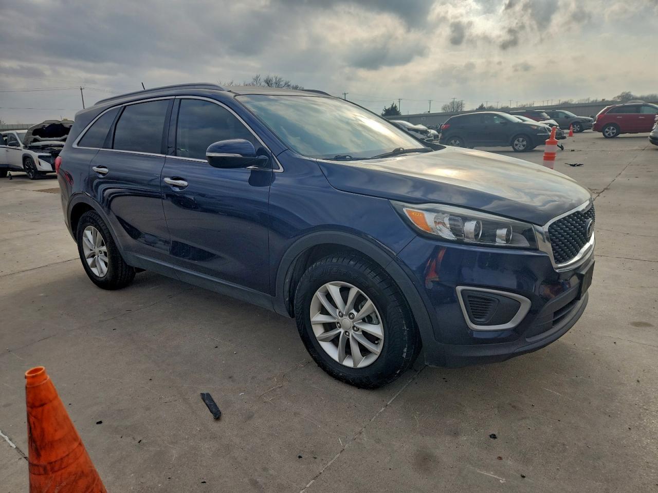 2016 KIA SORENTO LX photo 4