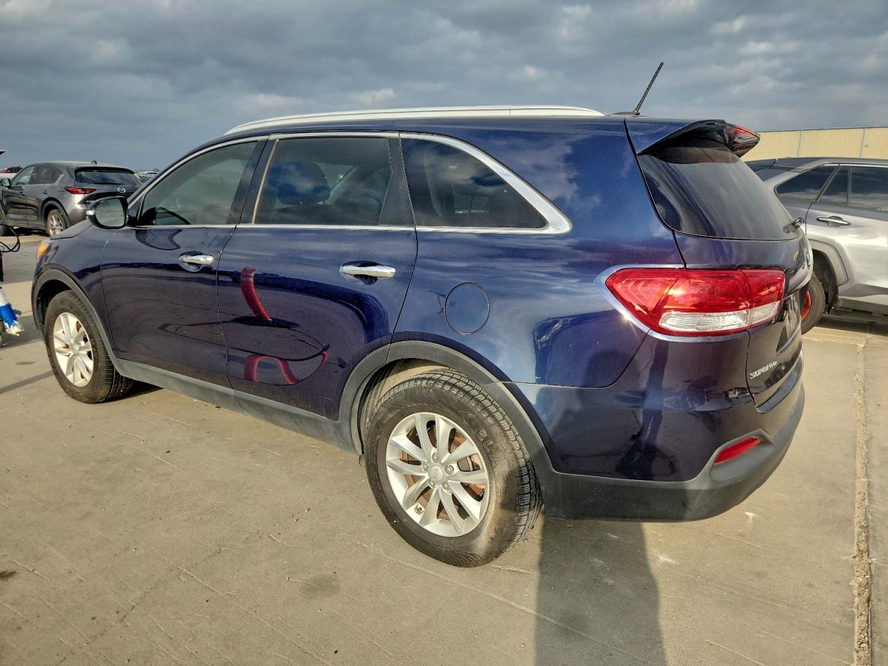 2016 KIA SORENTO LX photo 2