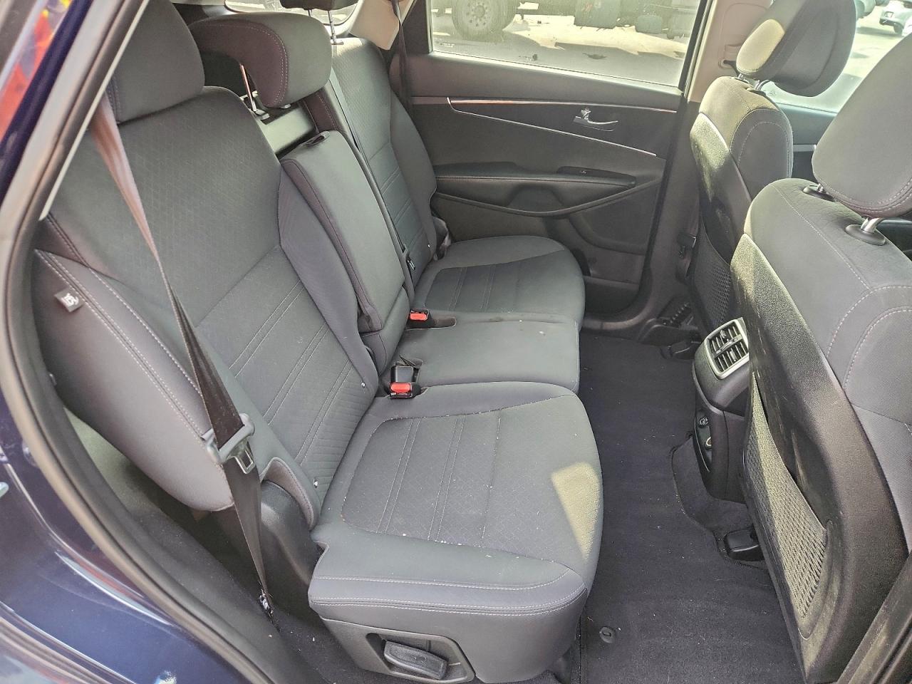 2016 KIA SORENTO LX photo 10
