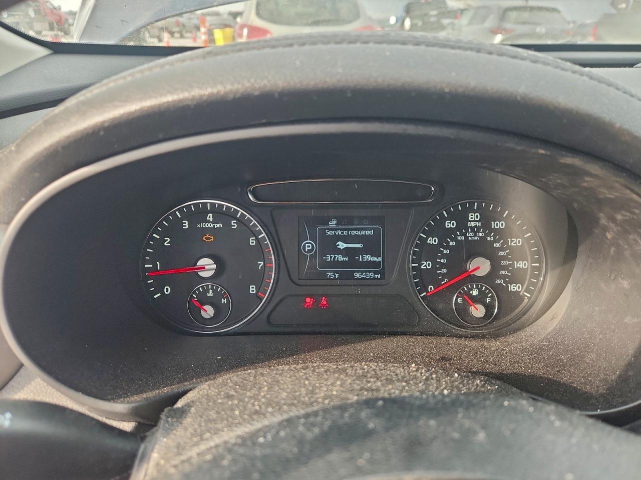 2016 KIA SORENTO LX photo 9