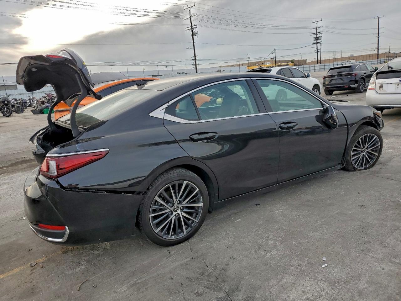 2025 LEXUS ES 300H BASE photo 5