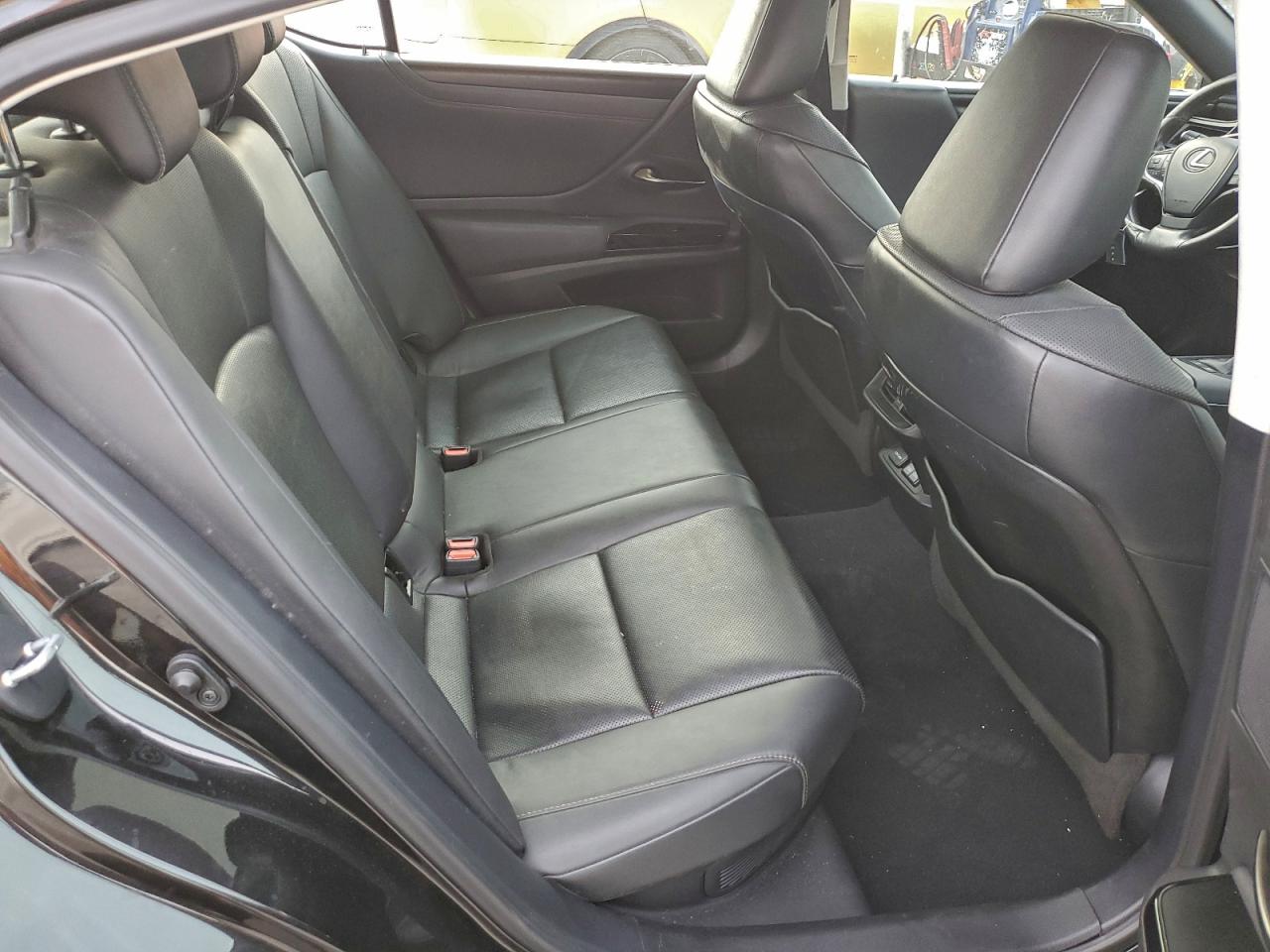 2025 LEXUS ES 300H BASE photo 19