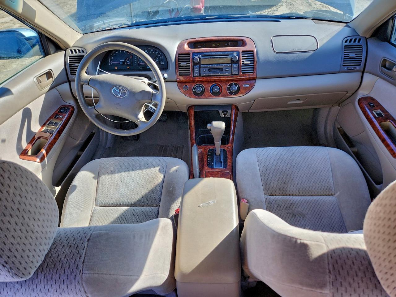 2004 TOYOTA CAMRY LE photo 8