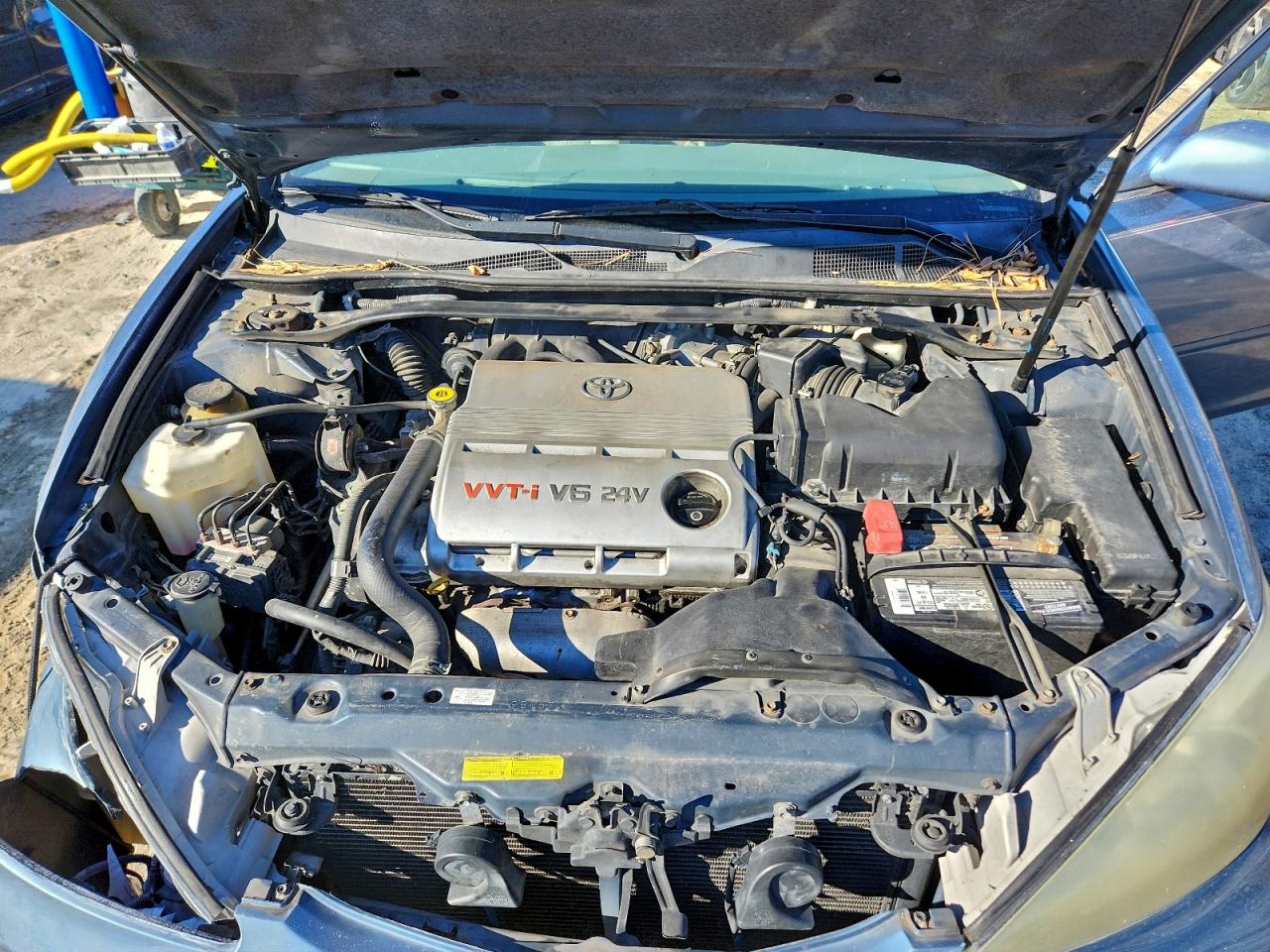 2004 TOYOTA CAMRY LE photo 11