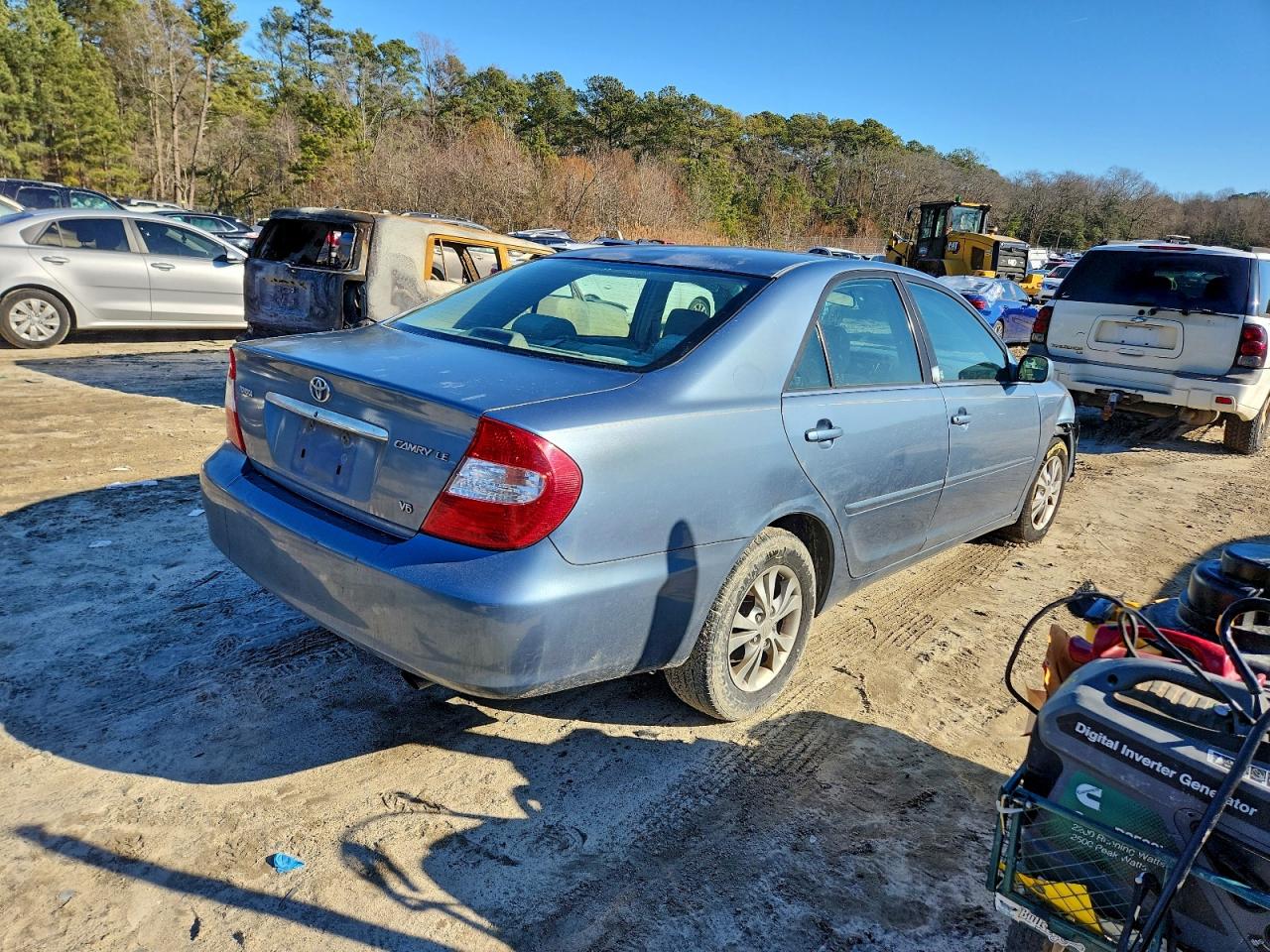 2004 TOYOTA CAMRY LE photo 3