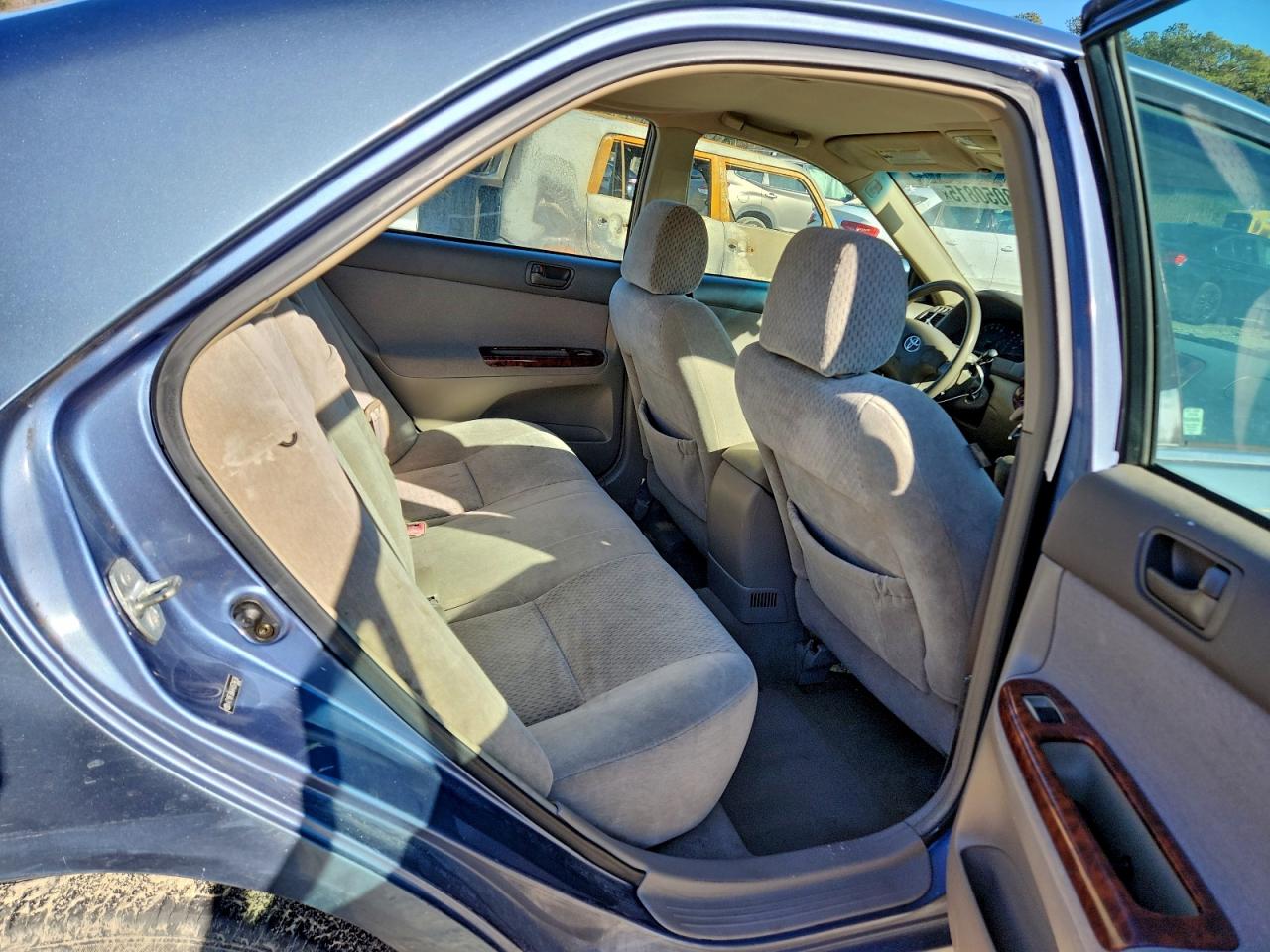 2004 TOYOTA CAMRY LE photo 10