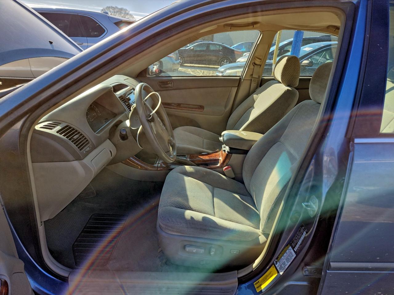 2004 TOYOTA CAMRY LE photo 7