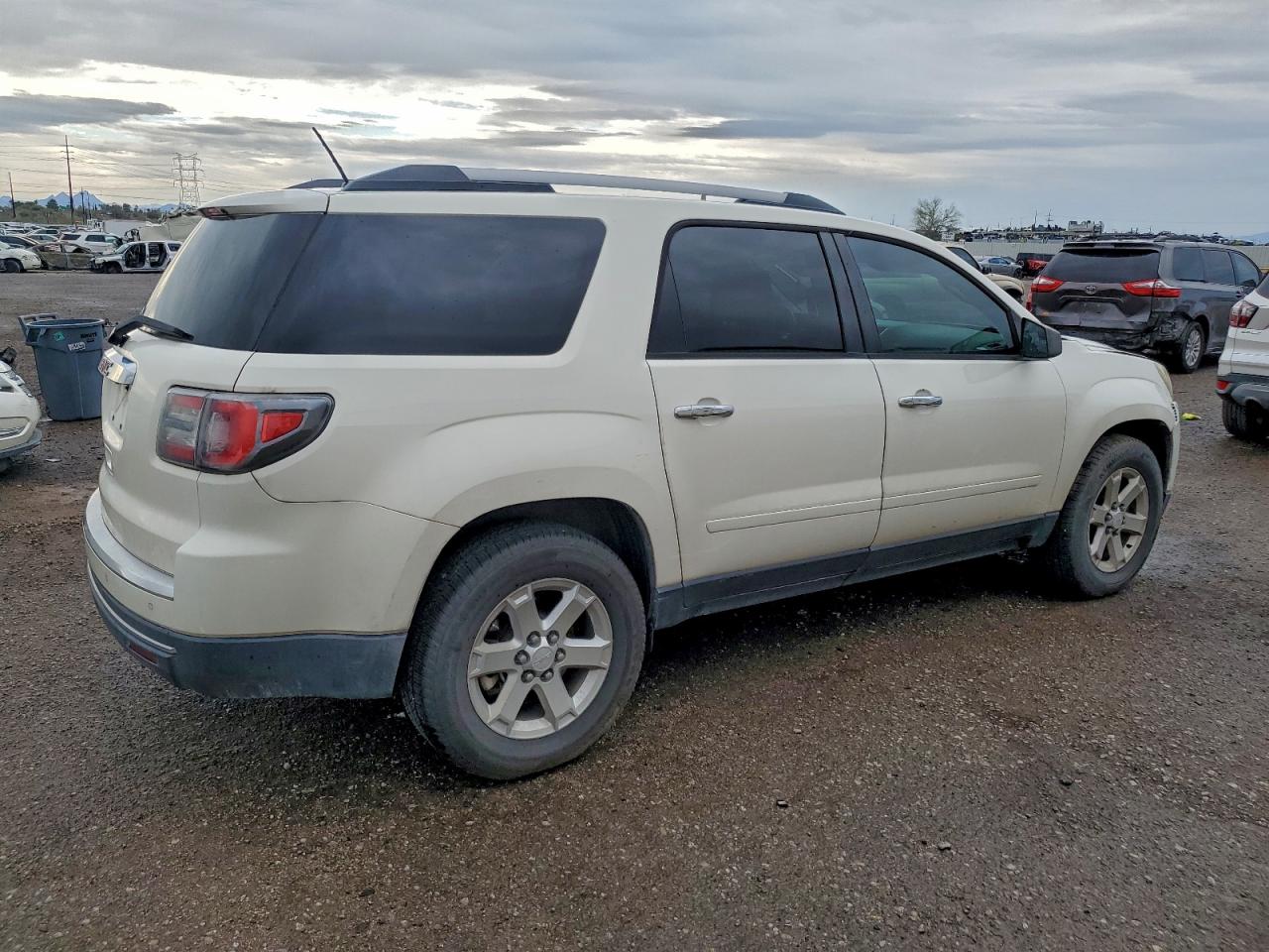 2014 GMC ACADIA SLE photo 3