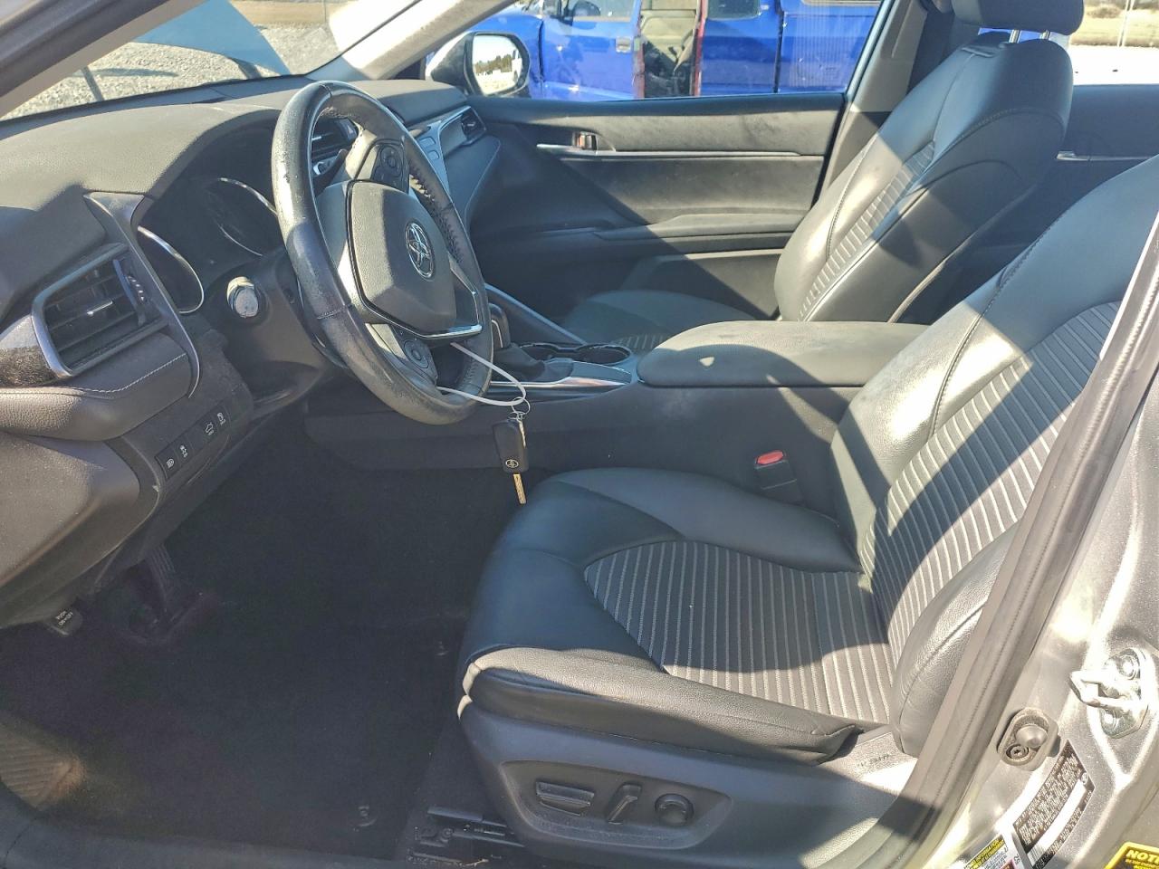2020 TOYOTA CAMRY SE photo 7