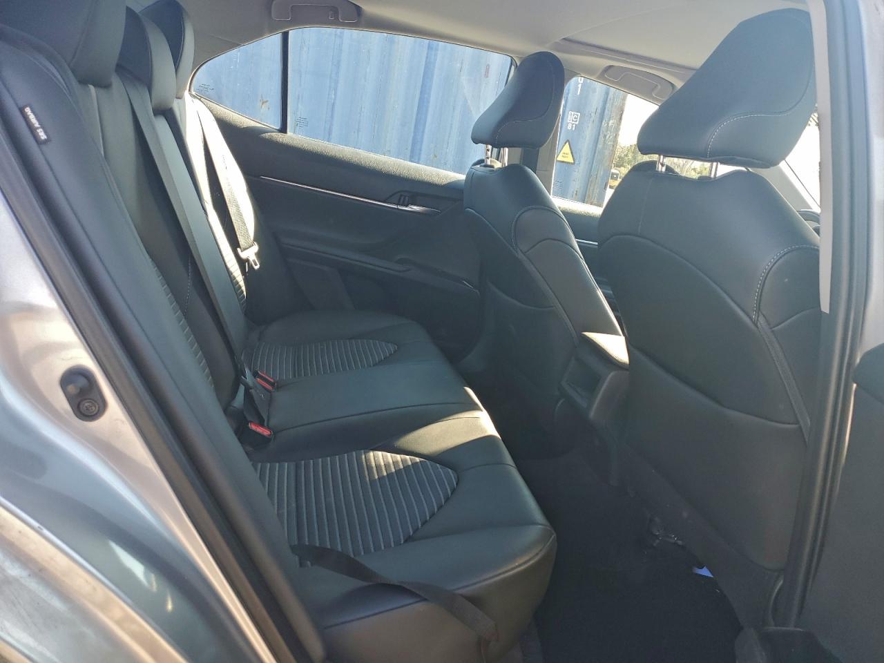 2020 TOYOTA CAMRY SE photo 10
