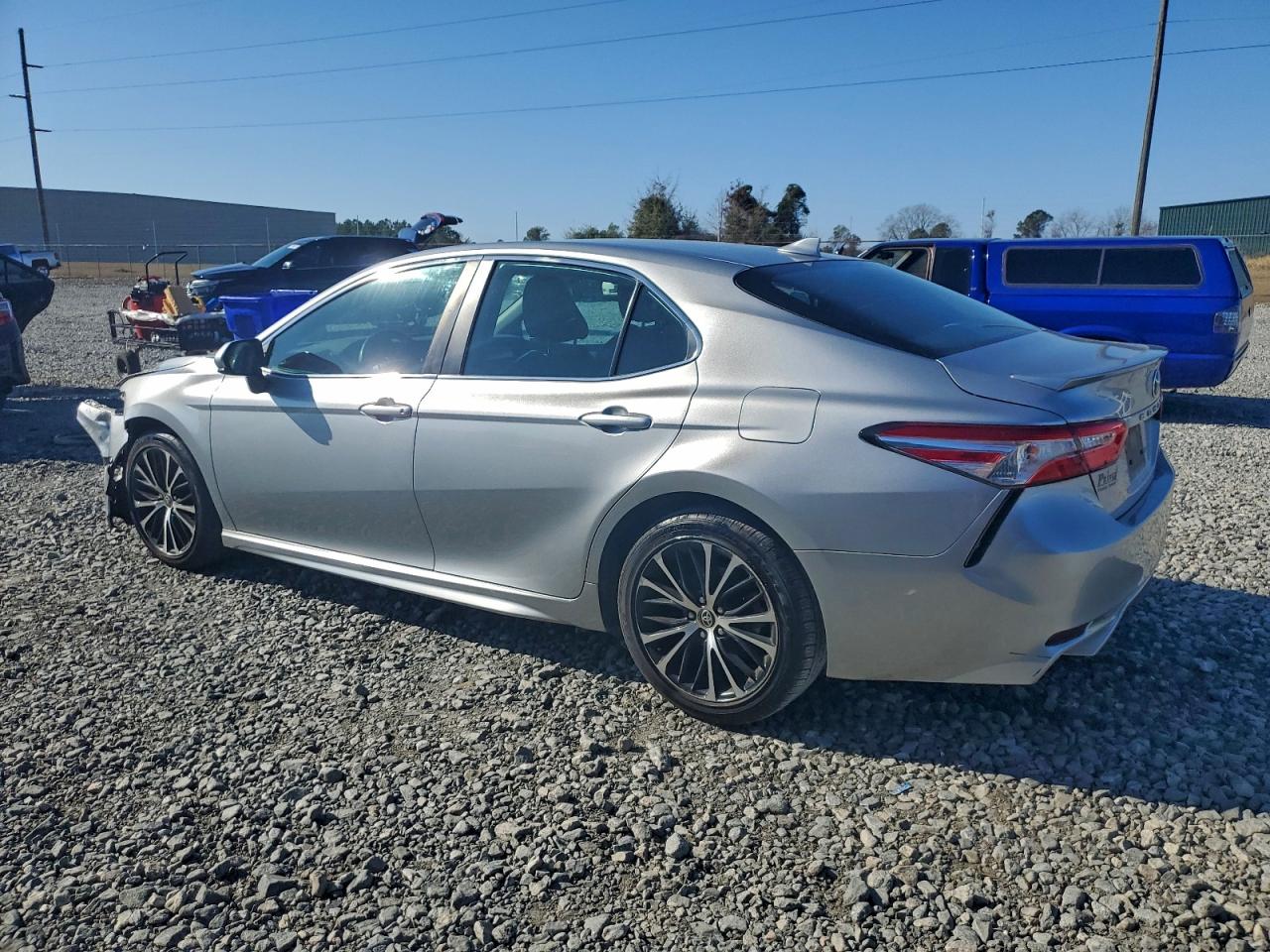 2020 TOYOTA CAMRY SE photo 2