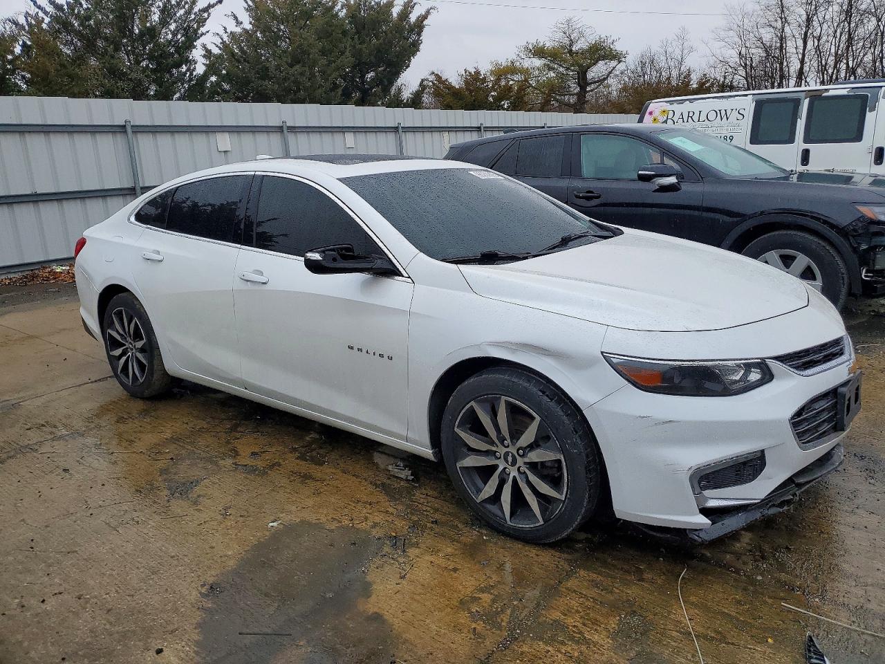 2017 CHEVROLET MALIBU LT photo 4