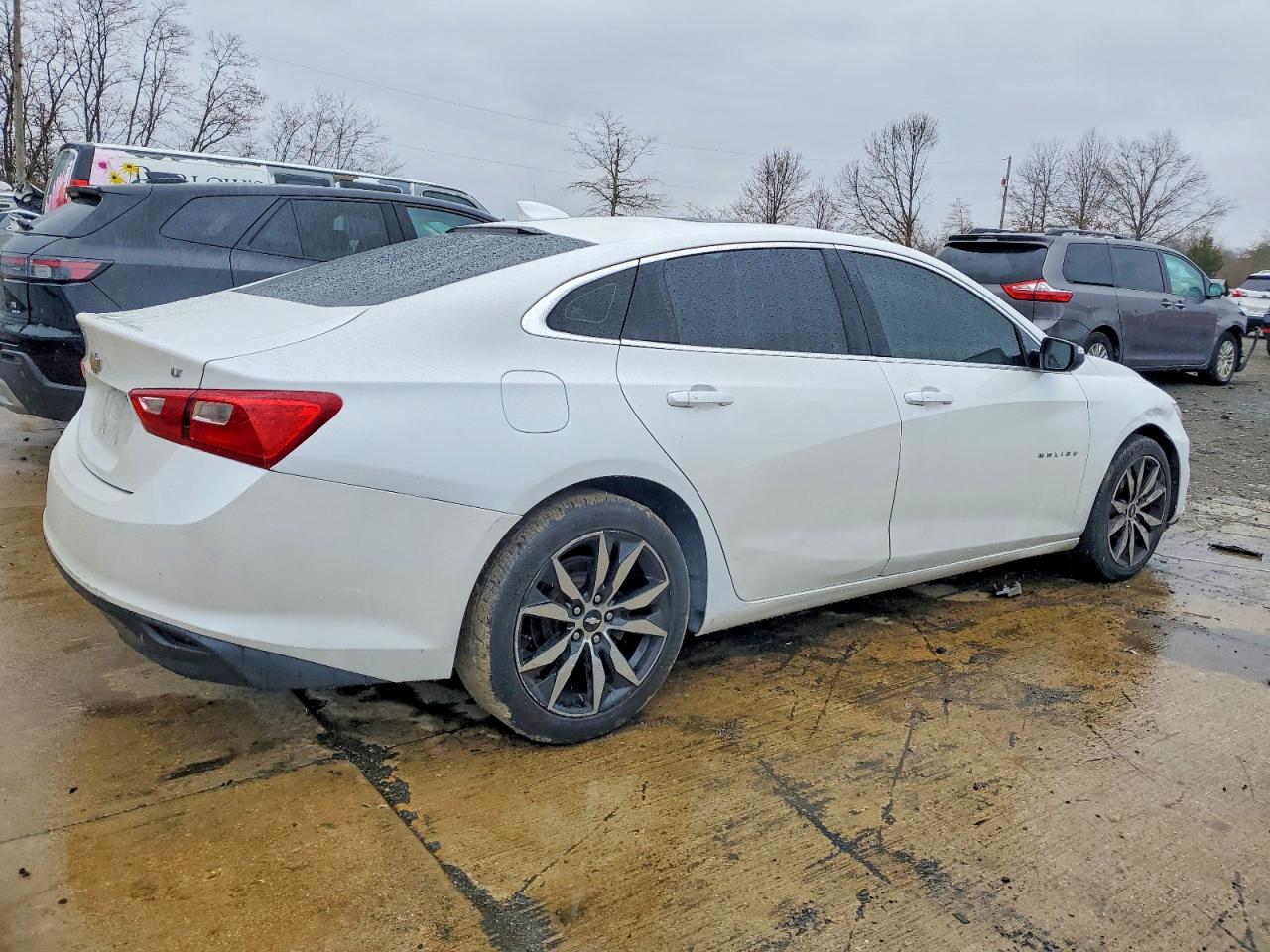 2017 CHEVROLET MALIBU LT photo 3