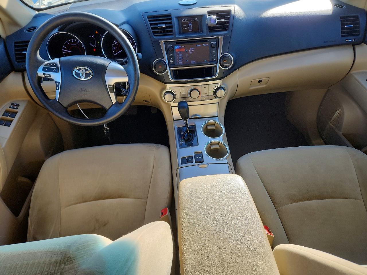 2013 TOYOTA HIGHLANDER BASE photo 8