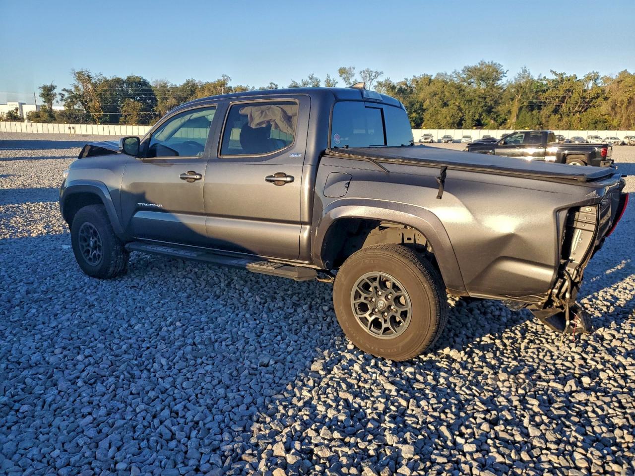 2019 TOYOTA TACOMA DOUBLE CAB photo 2