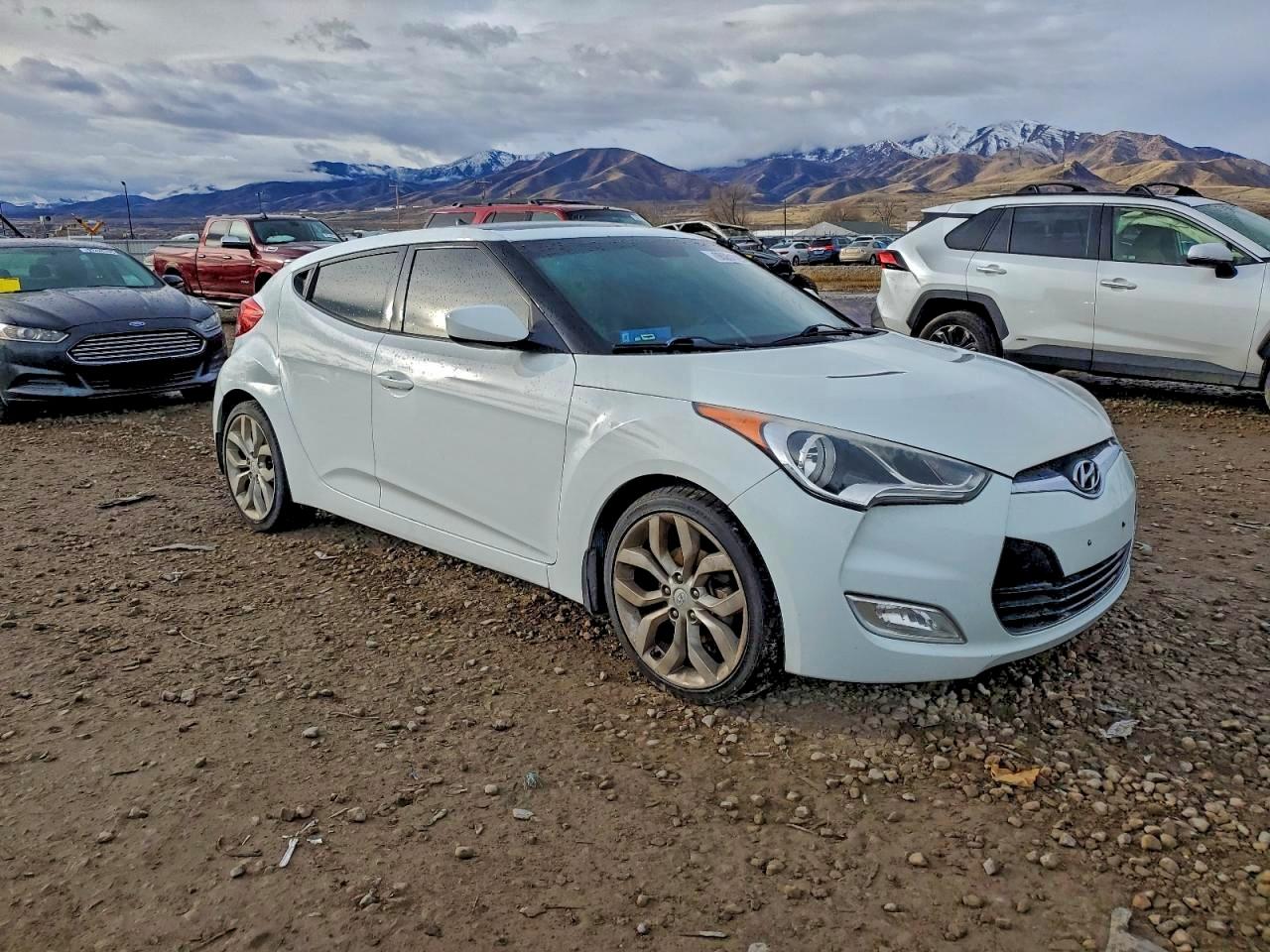 2013 HYUNDAI VELOSTER photo 4