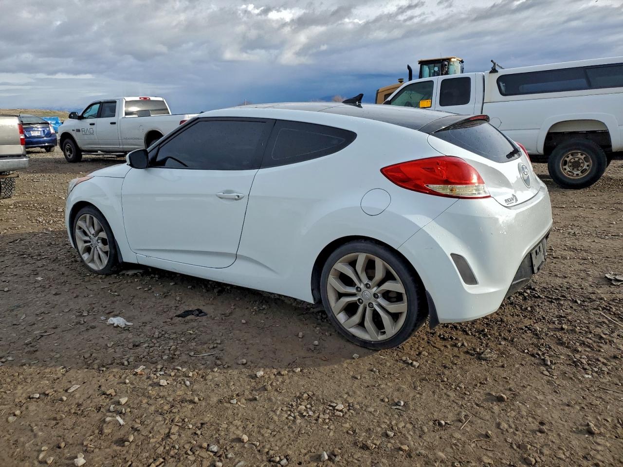 2013 HYUNDAI VELOSTER photo 2