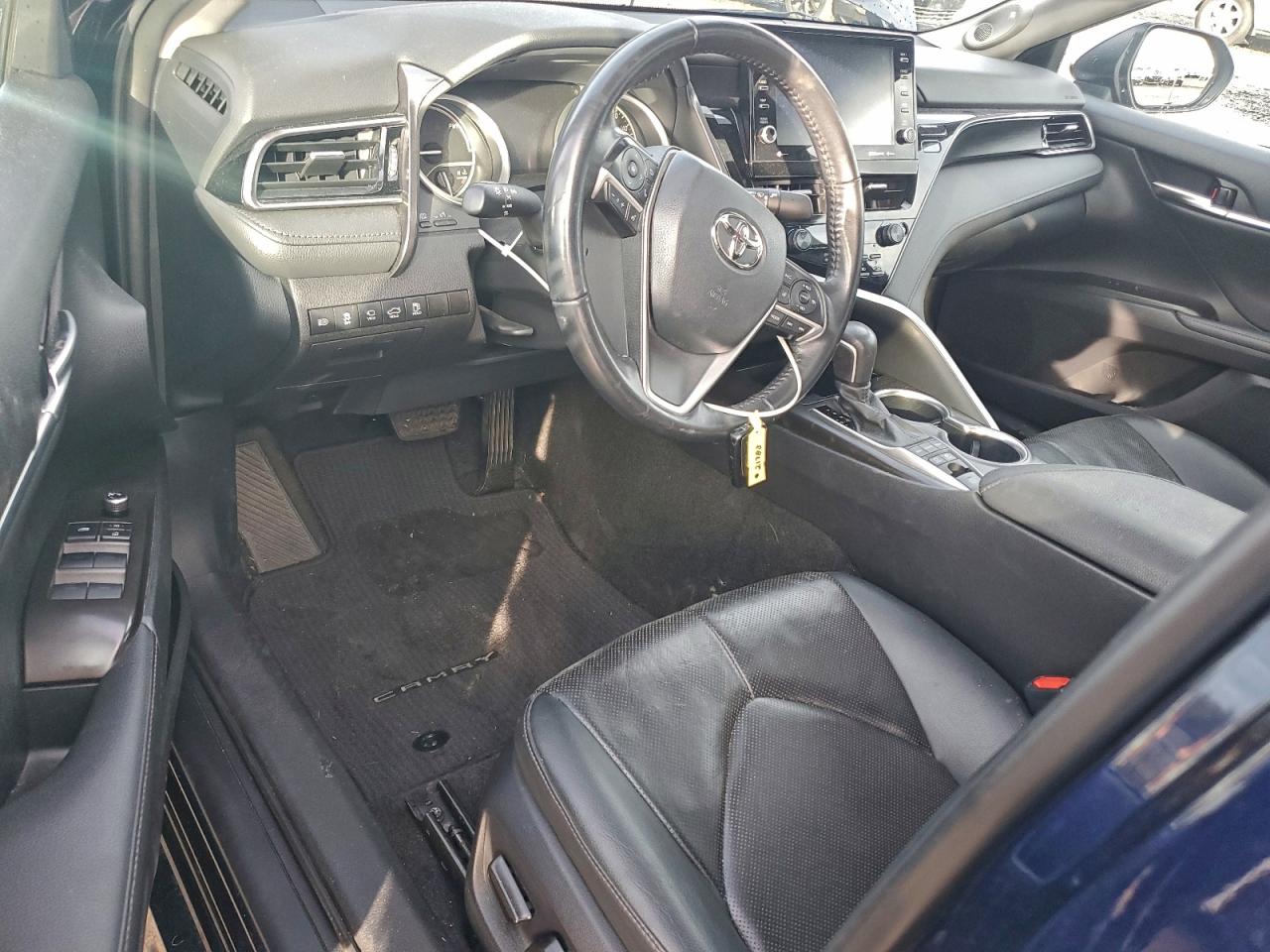 2021 TOYOTA CAMRY XLE photo 8