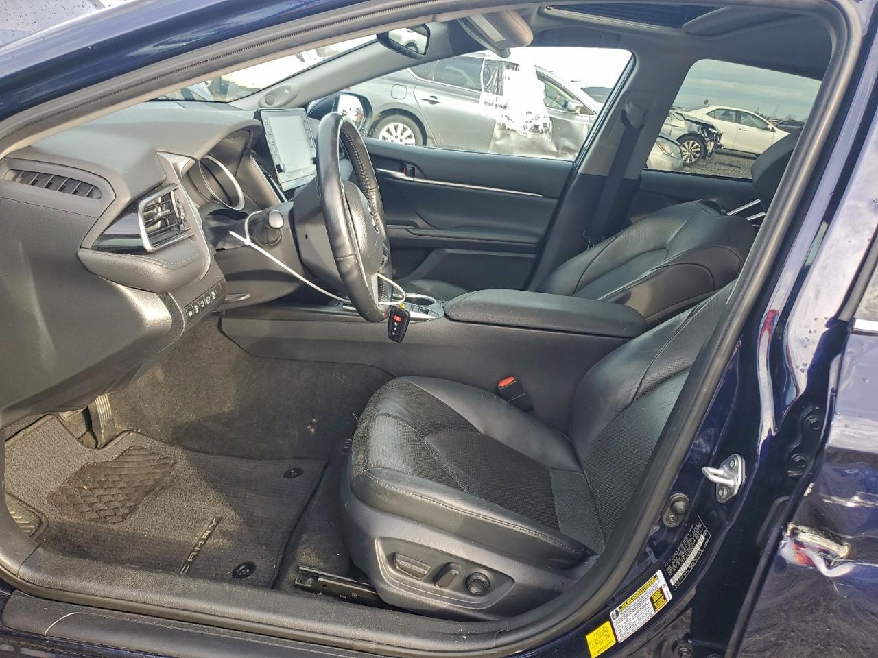 2021 TOYOTA CAMRY XLE photo 7