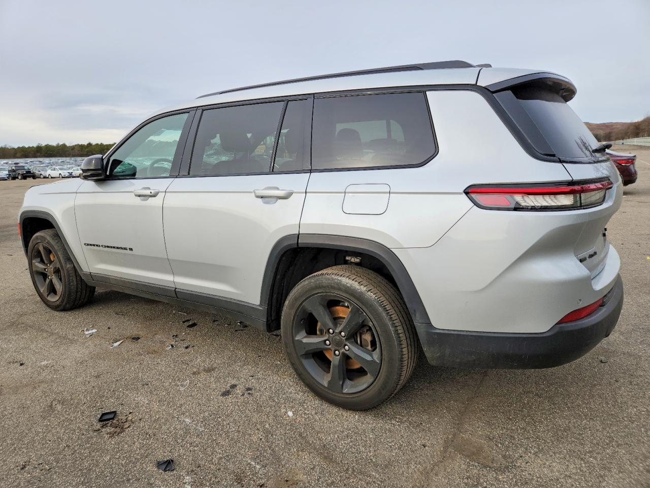 2023 JEEP GRAND CHEROKEE L LAREDO photo 3