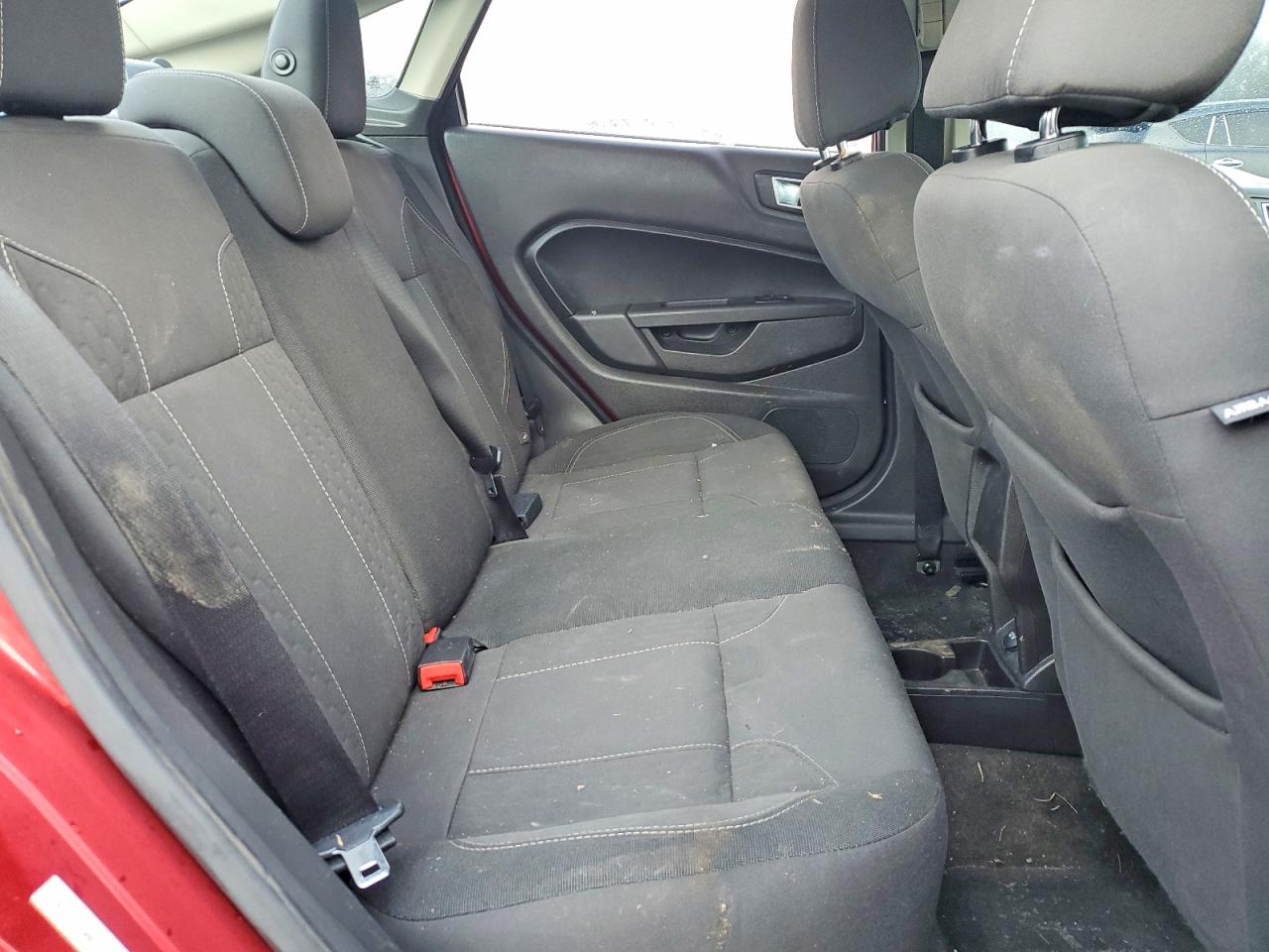 2015 FORD FIESTA SE photo 10