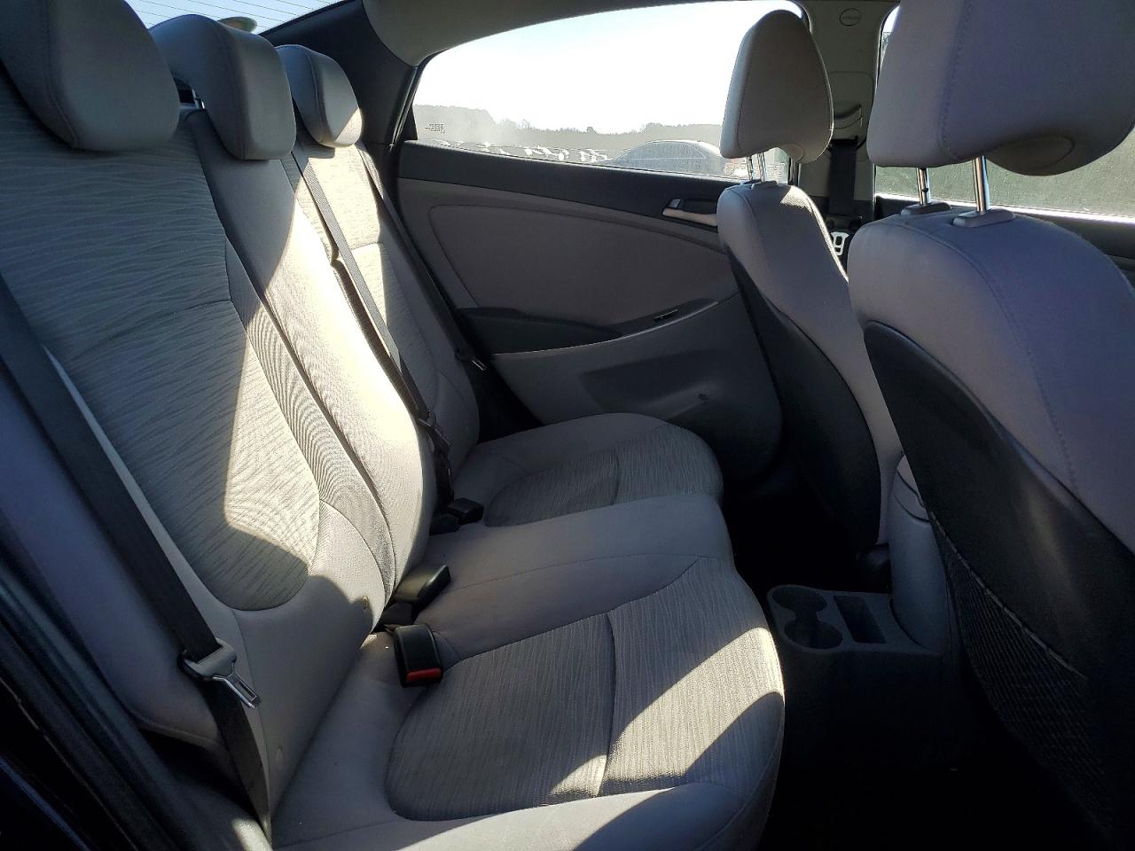 2016 HYUNDAI ACCENT SE photo 10