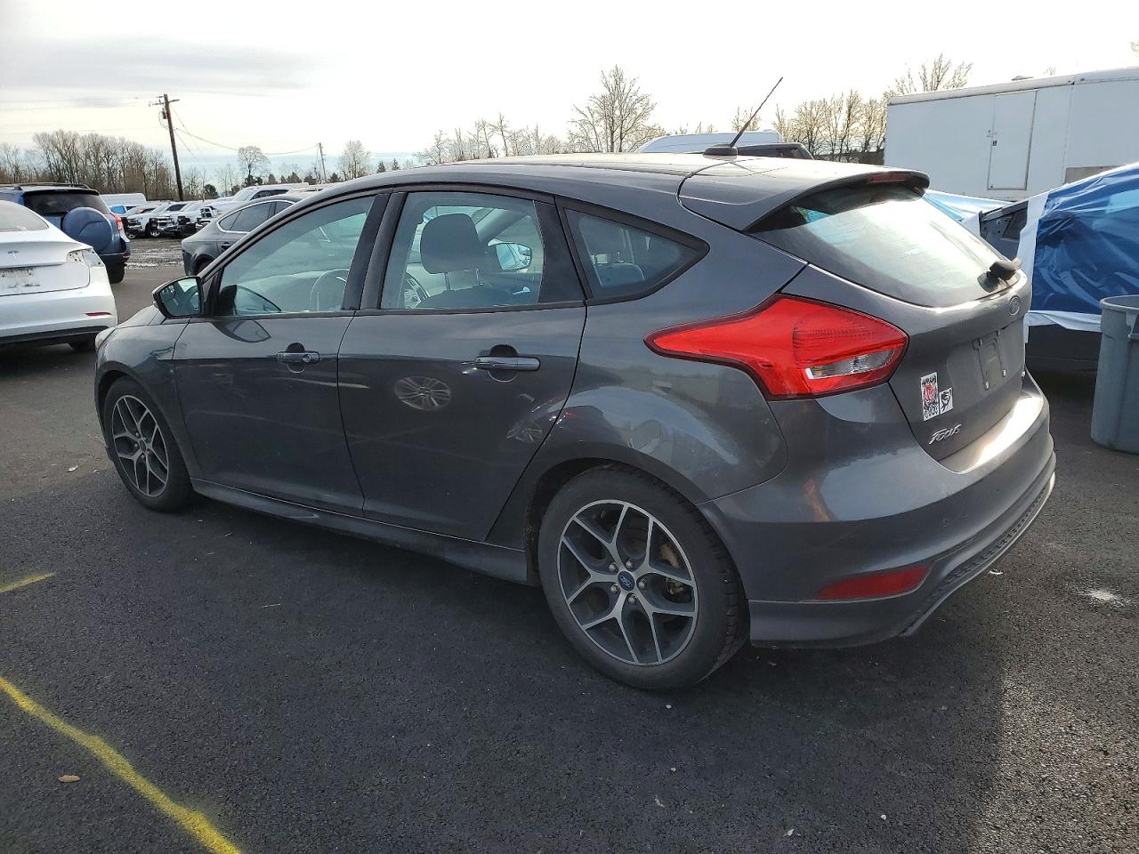 2015 FORD FOCUS SE photo 2