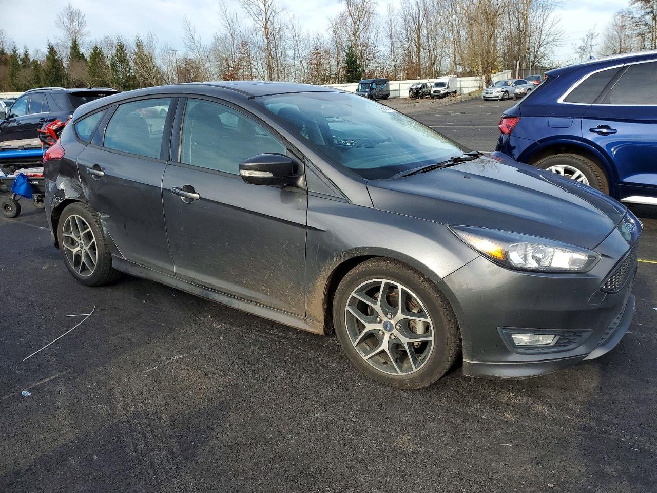 2015 FORD FOCUS SE photo 4