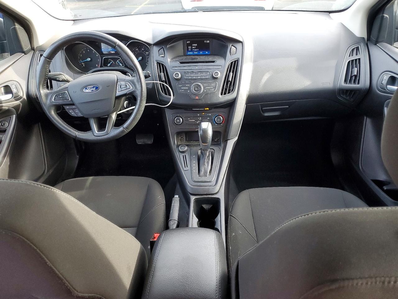 2015 FORD FOCUS SE photo 8