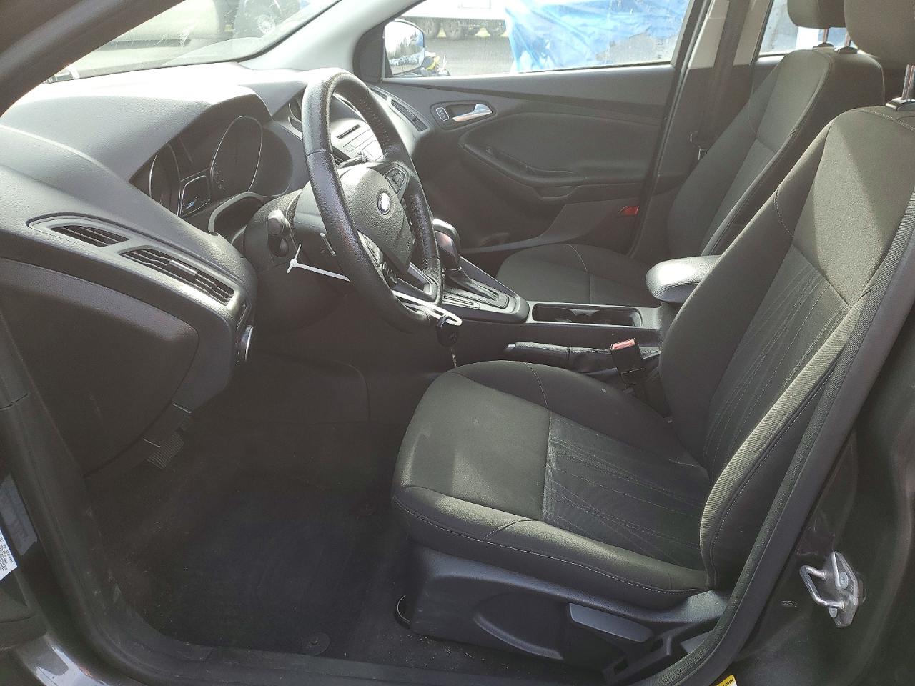 2015 FORD FOCUS SE photo 7
