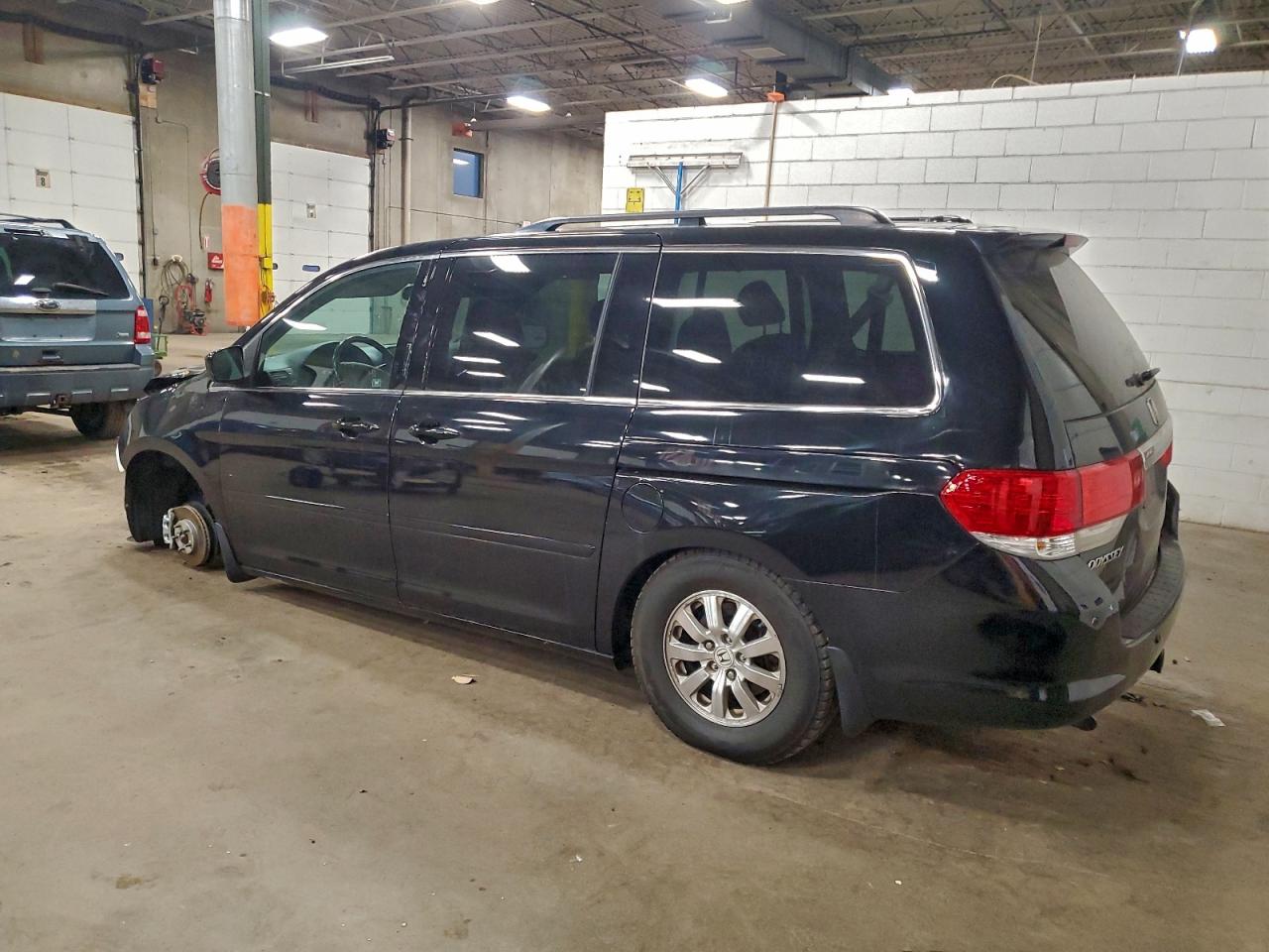 2010 HONDA ODYSSEY TOURING photo 2