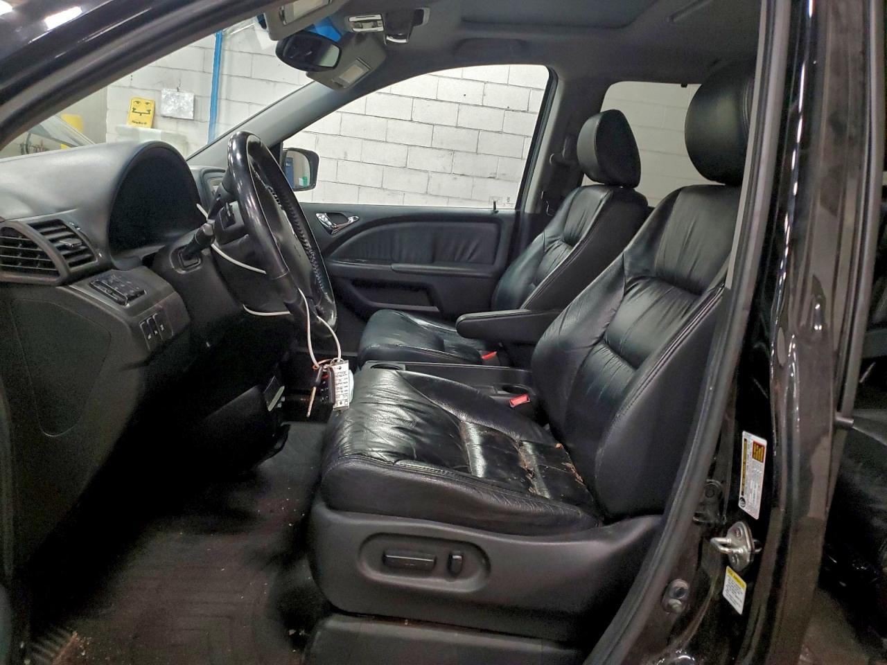 2010 HONDA ODYSSEY TOURING photo 7
