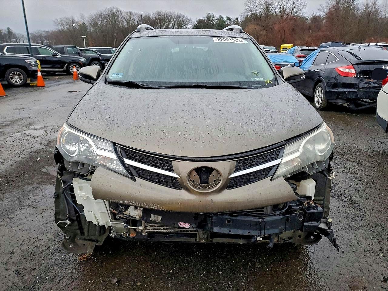 2015 TOYOTA RAV4 XLE photo 5