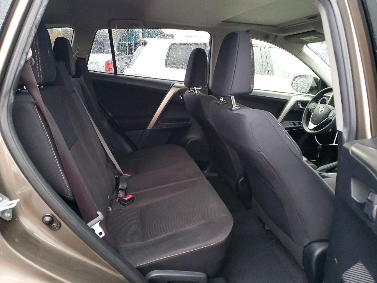 2015 TOYOTA RAV4 XLE photo 11