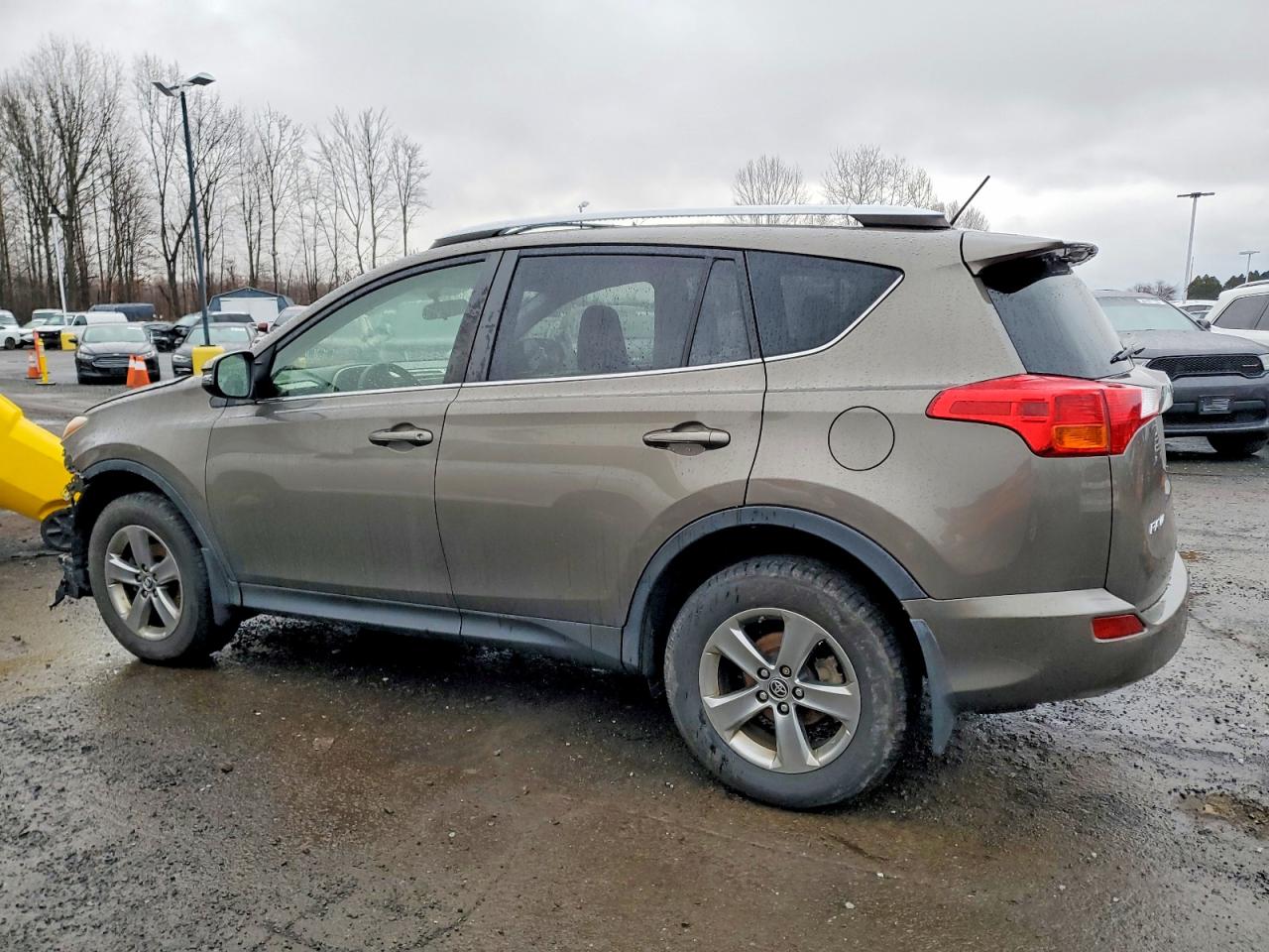 2015 TOYOTA RAV4 XLE photo 2