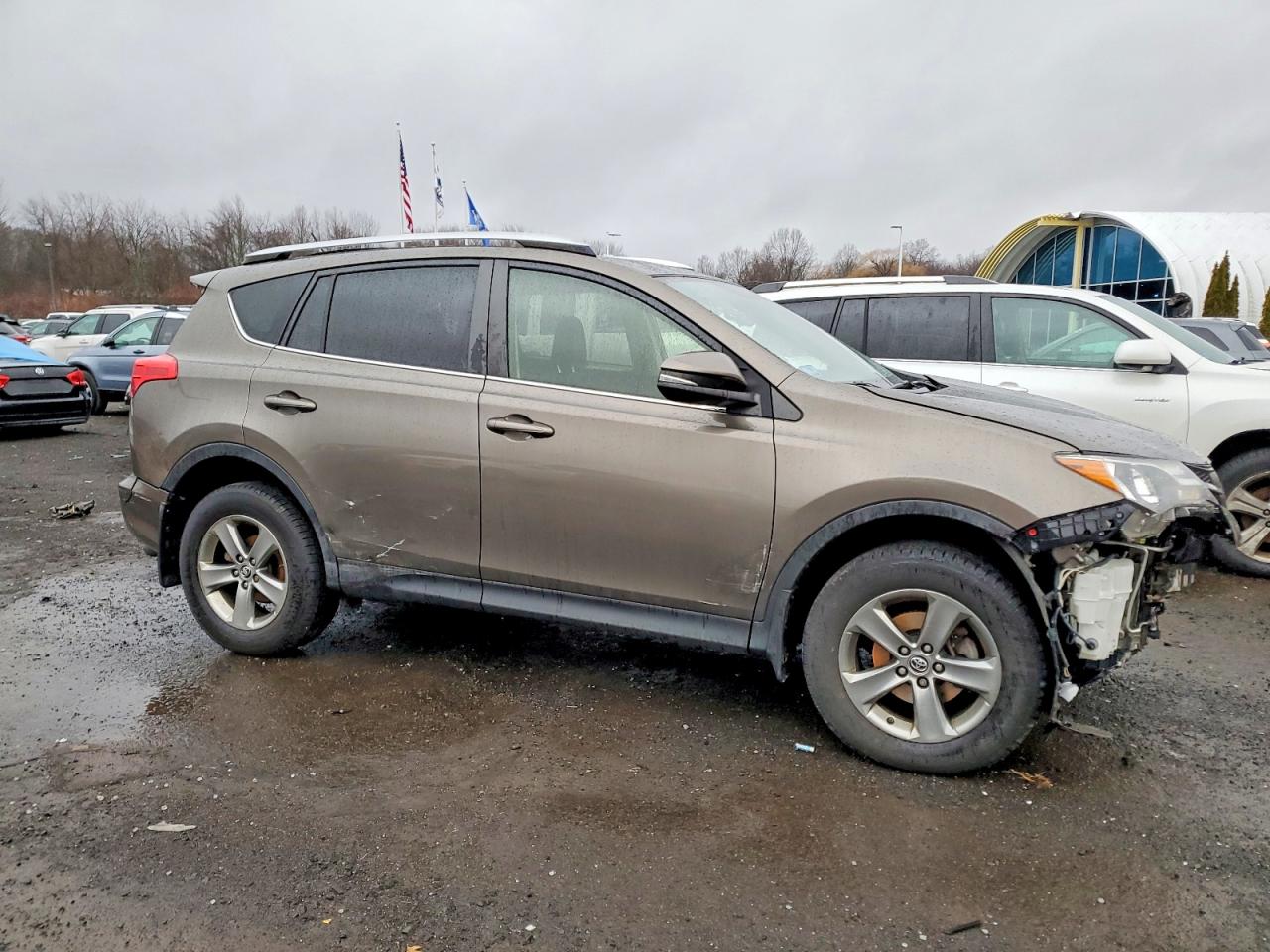 2015 TOYOTA RAV4 XLE photo 4